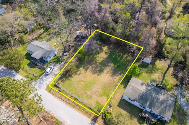 22 & 23 Midyette Street, Oriental, NC 28571