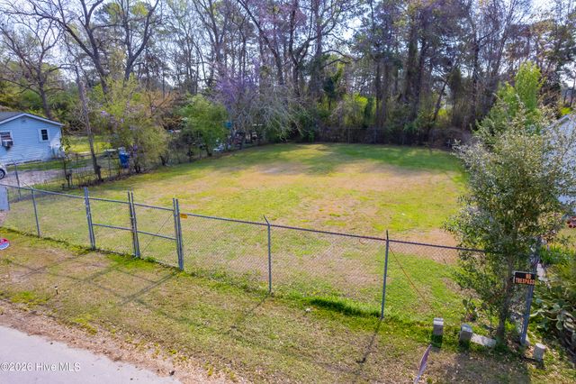 22 & 23 Midyette Street, Oriental, NC 28571