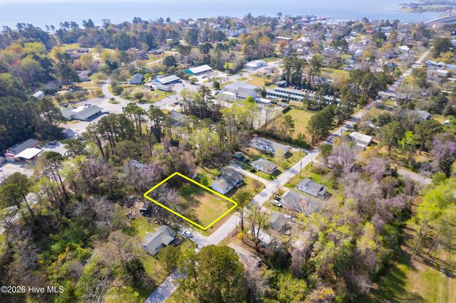 22 & 23 Midyette Street, Oriental, NC 28571