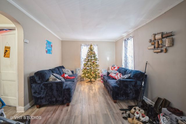 10152 S Bensley Avenue, Chicago, IL 60617