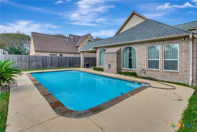 34 Cotswold Lane, Victoria, TX 77904