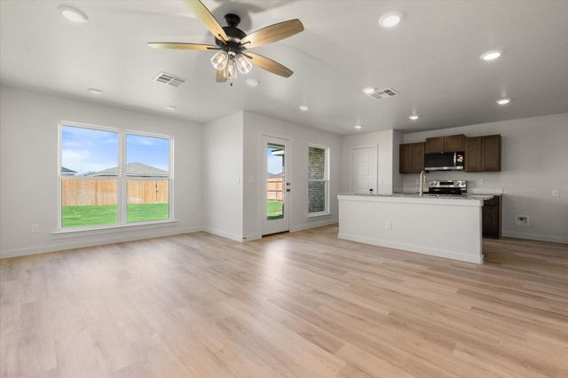 1613 N Clinton Avenue, Lubbock, TX 79416