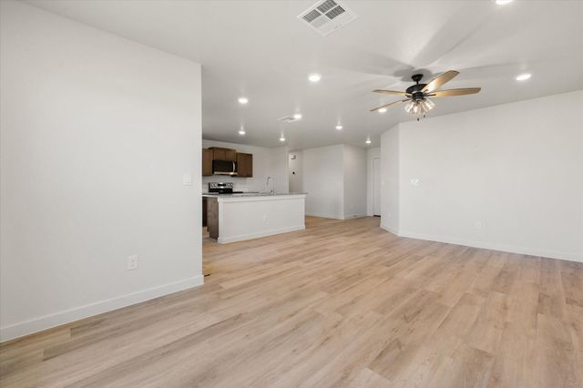 1613 N Clinton Avenue, Lubbock, TX 79416