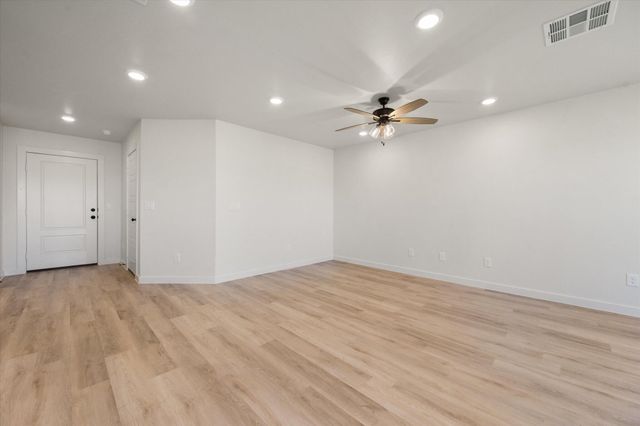 1613 N Clinton Avenue, Lubbock, TX 79416