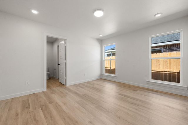 1613 N Clinton Avenue, Lubbock, TX 79416