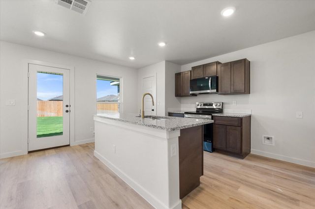 1613 N Clinton Avenue, Lubbock, TX 79416