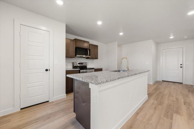 1613 N Clinton Avenue, Lubbock, TX 79416