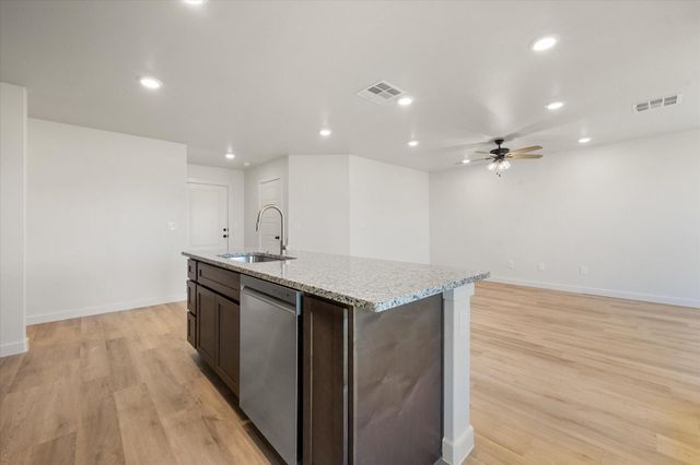 1613 N Clinton Avenue, Lubbock, TX 79416