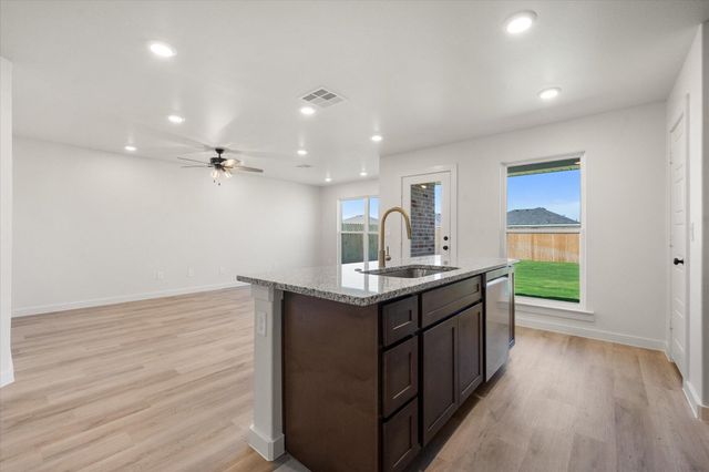 1613 N Clinton Avenue, Lubbock, TX 79416