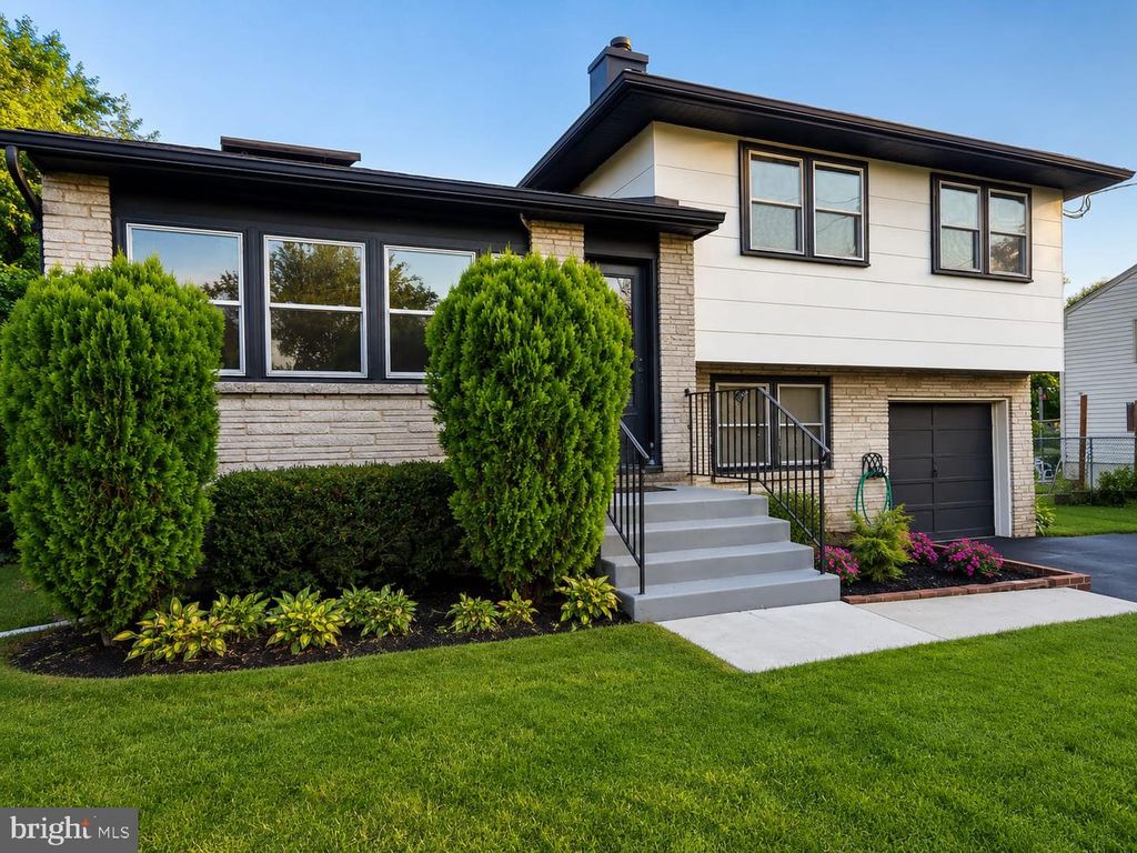 33 BEAVER DR, BARRINGTON, NJ 08007 — exterior
