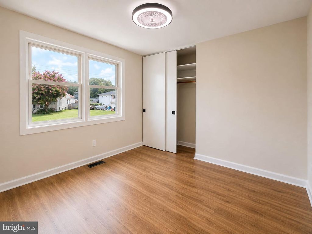 33 BEAVER DR, BARRINGTON, NJ 08007 — photo 4