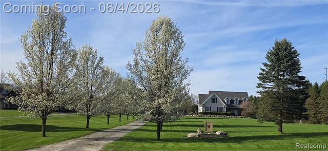 12621 Golden Oaks Drive, Milford, MI 48380