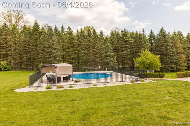 12621 Golden Oaks Drive, Milford, MI 48380