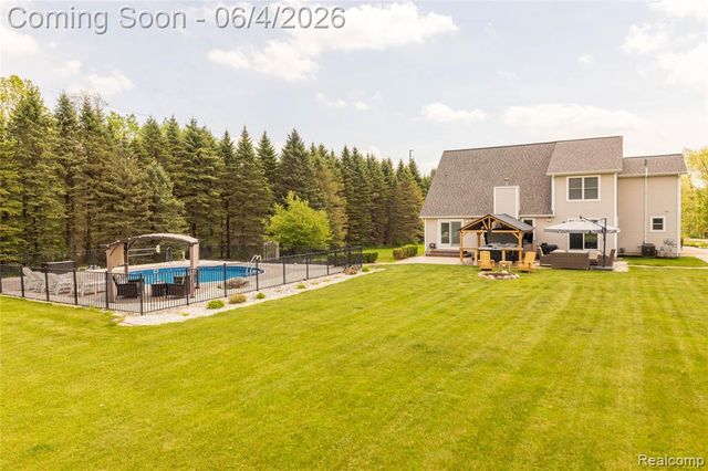 12621 Golden Oaks Drive, Milford, MI 48380