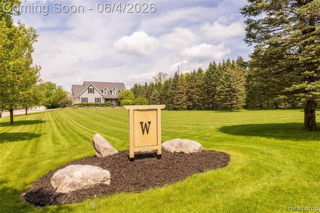 12621 Golden Oaks Drive, Milford, MI 48380