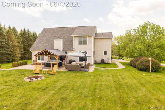 12621 Golden Oaks Drive, Milford, MI 48380