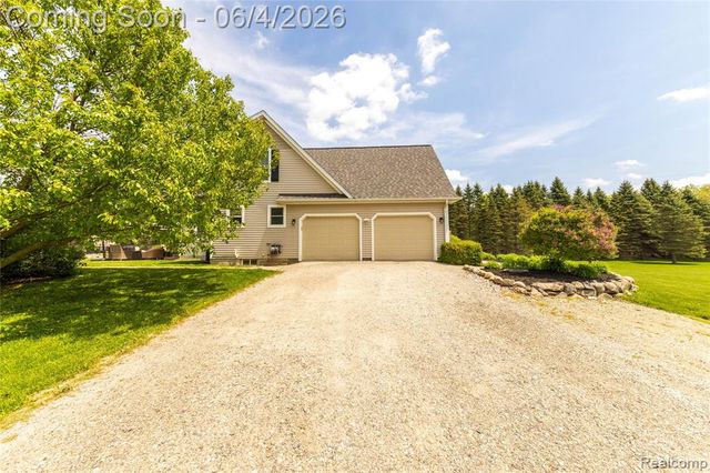 12621 Golden Oaks Drive, Milford, MI 48380