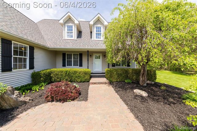 12621 Golden Oaks Drive, Milford, MI 48380