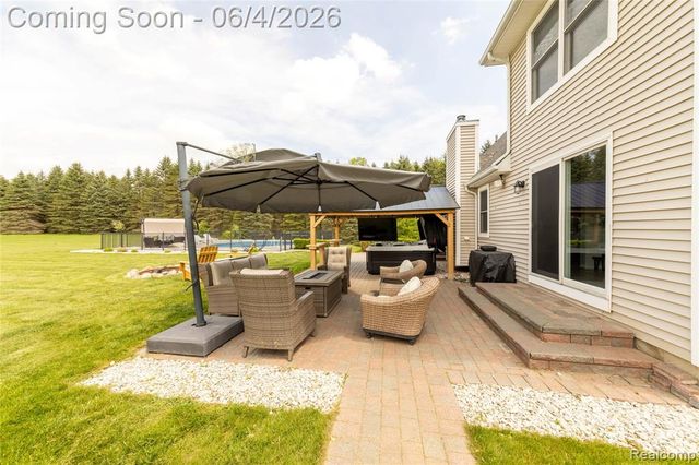 12621 Golden Oaks Drive, Milford, MI 48380