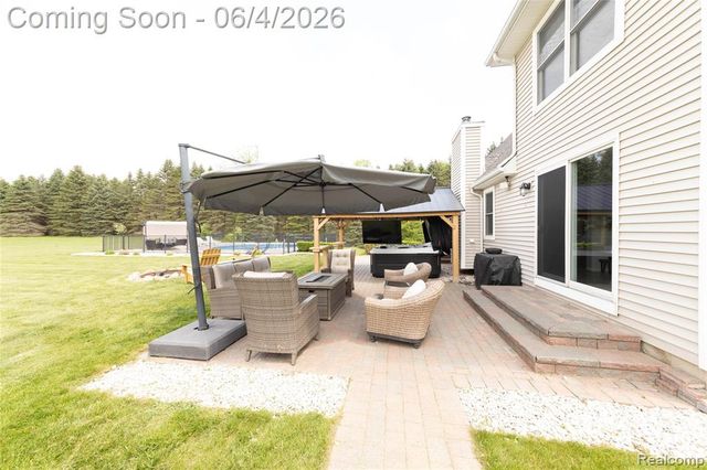 12621 Golden Oaks Drive, Milford, MI 48380