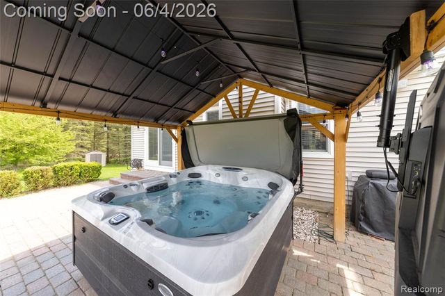 12621 Golden Oaks Drive, Milford, MI 48380