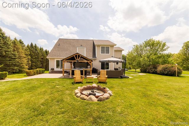 12621 Golden Oaks Drive, Milford, MI 48380