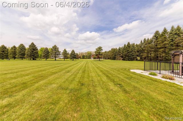 12621 Golden Oaks Drive, Milford, MI 48380