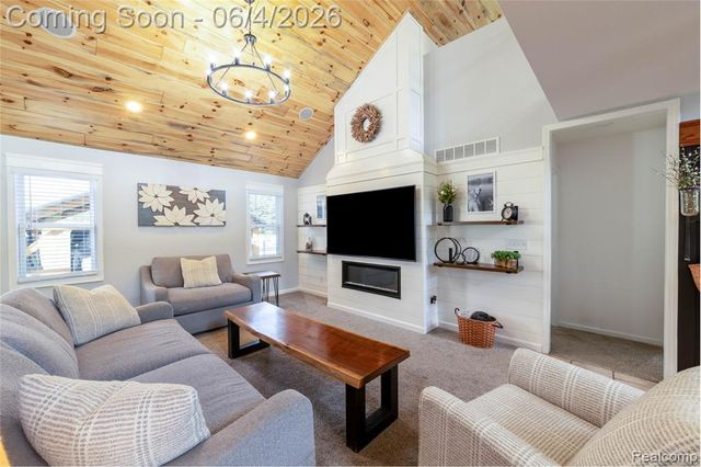 12621 Golden Oaks Drive, Milford, MI 48380