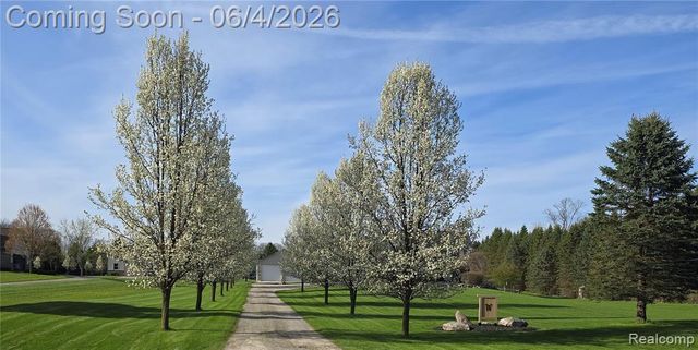 12621 Golden Oaks Drive, Milford, MI 48380
