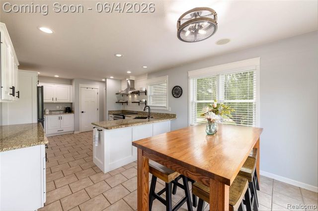 12621 Golden Oaks Drive, Milford, MI 48380