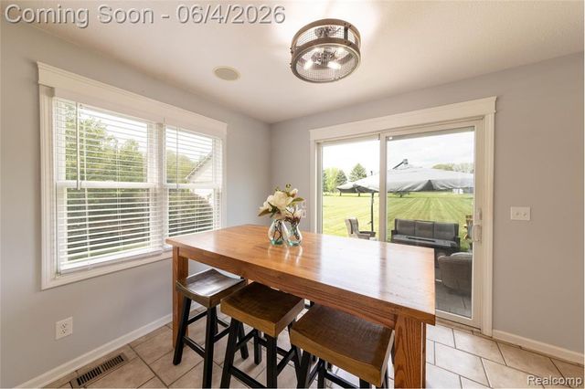 12621 Golden Oaks Drive, Milford, MI 48380