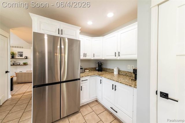 12621 Golden Oaks Drive, Milford, MI 48380