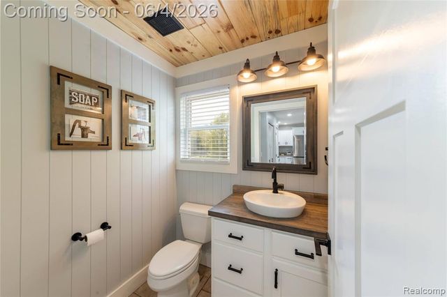 12621 Golden Oaks Drive, Milford, MI 48380