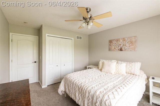 12621 Golden Oaks Drive, Milford, MI 48380