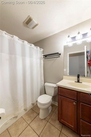 12621 Golden Oaks Drive, Milford, MI 48380