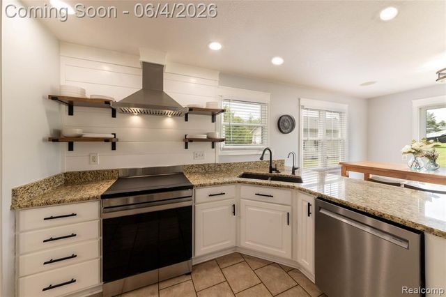 12621 Golden Oaks Drive, Milford, MI 48380