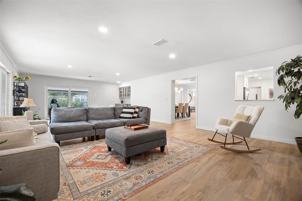 Image 2 of property listing at 1518 S RICHARD AVENUE, Tampa, FL 33629