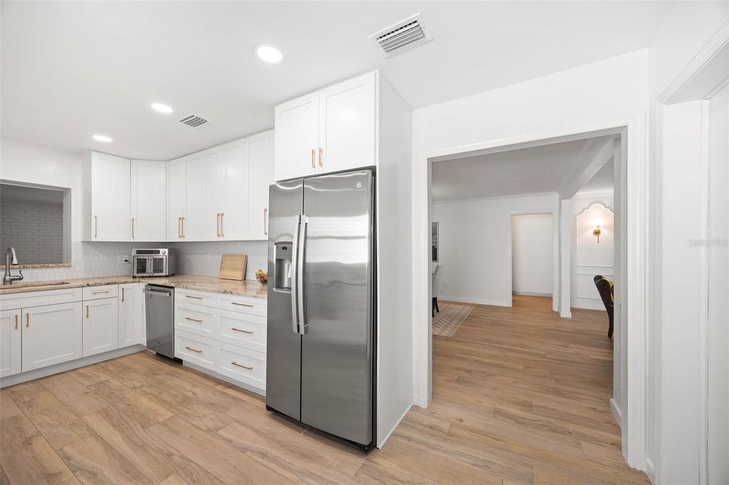 Image 12 of property listing at 1518 S RICHARD AVENUE, Tampa, FL 33629