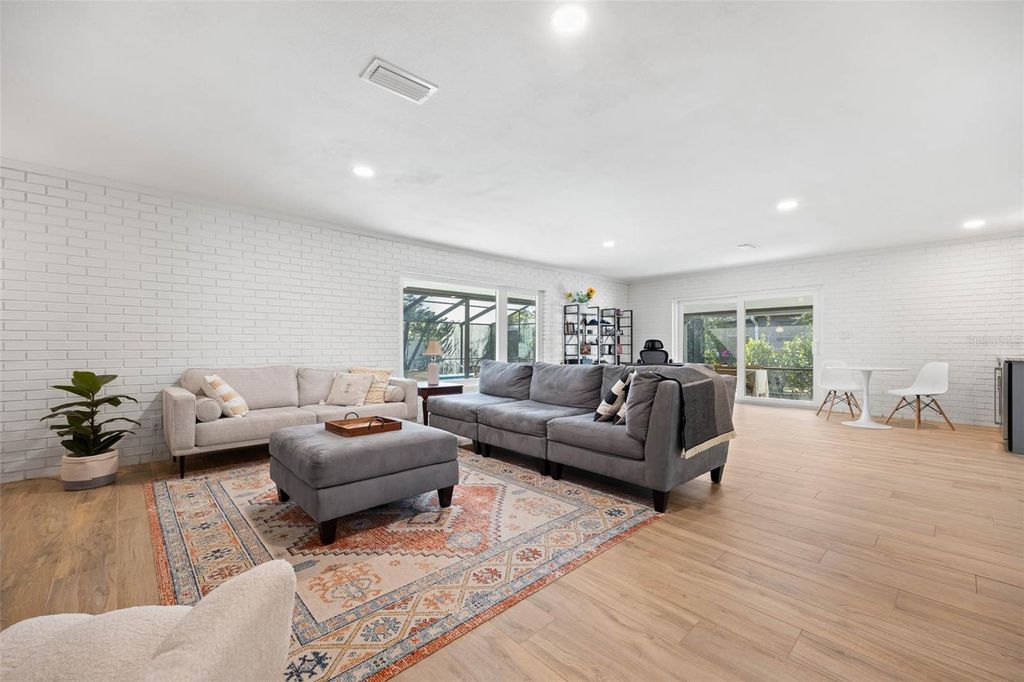 Image 16 of property listing at 1518 S RICHARD AVENUE, Tampa, FL 33629