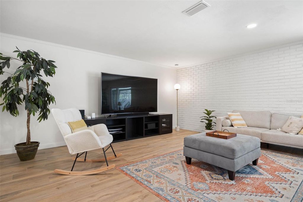 Image 17 of property listing at 1518 S RICHARD AVENUE, Tampa, FL 33629