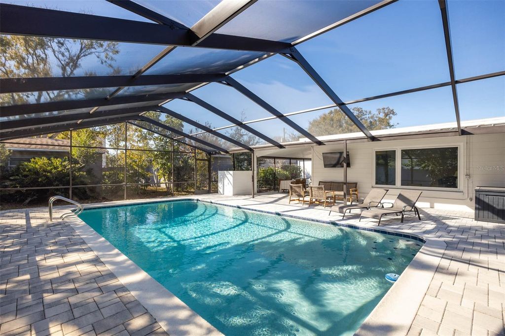 Image 5 of property listing at 1518 S RICHARD AVENUE, Tampa, FL 33629