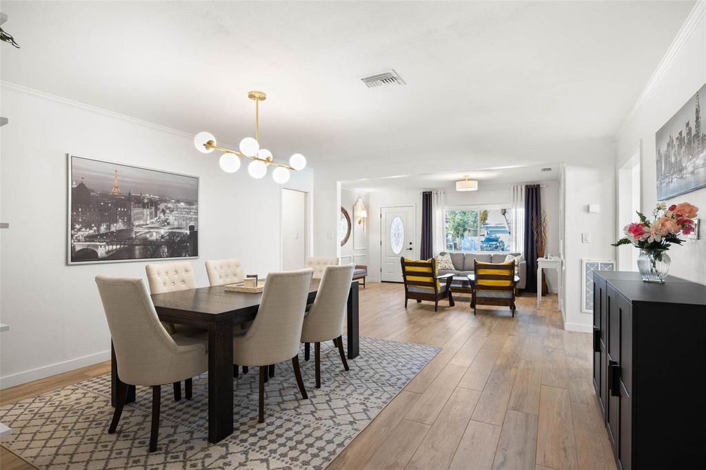 Image 9 of property listing at 1518 S RICHARD AVENUE, Tampa, FL 33629