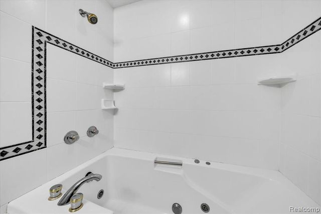 4620 Midland Avenue, Waterford, MI 48329