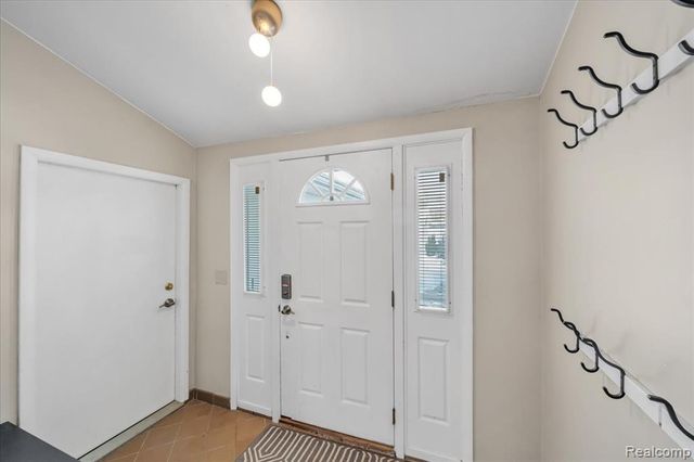 4620 Midland Avenue, Waterford, MI 48329