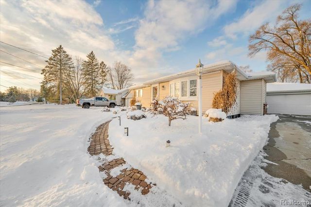 4620 Midland Avenue, Waterford, MI 48329