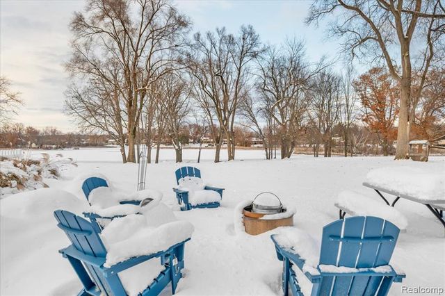 4620 Midland Avenue, Waterford, MI 48329