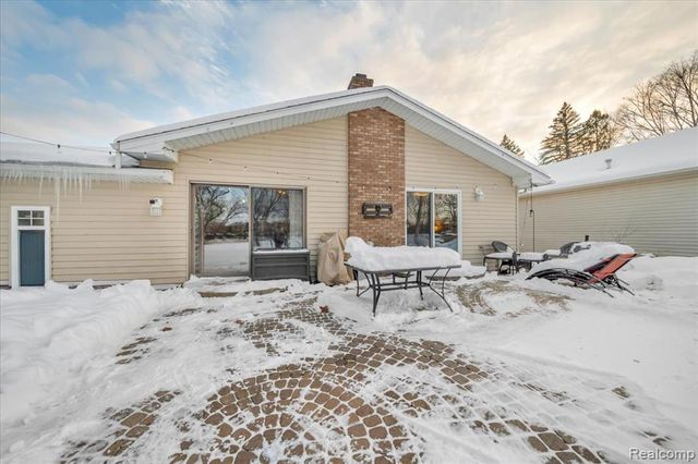 4620 Midland Avenue, Waterford, MI 48329