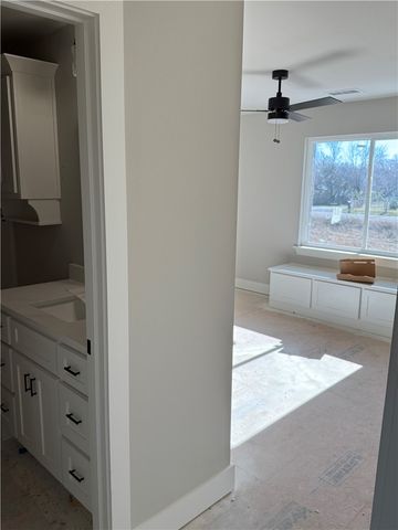 2100 Taylor Orchard Road, Gentry, AR 72734