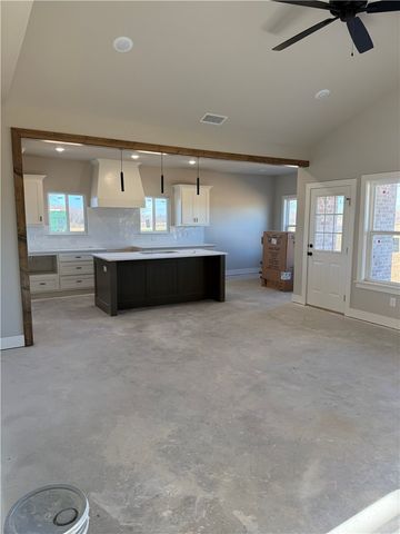 2100 Taylor Orchard Road, Gentry, AR 72734