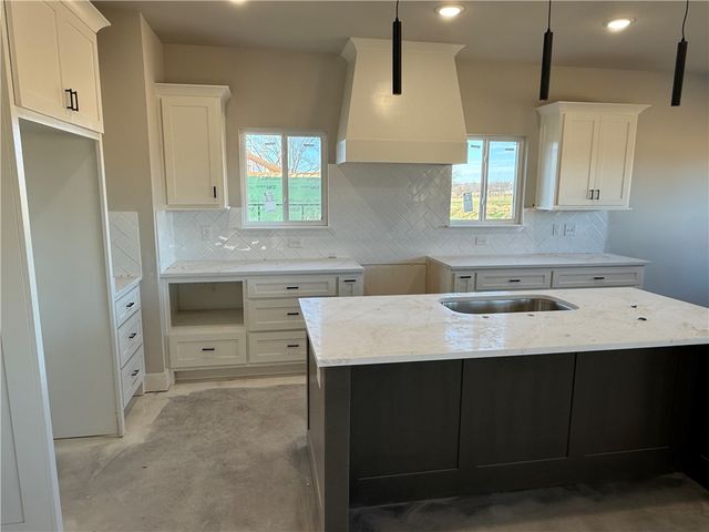 2100 Taylor Orchard Road, Gentry, AR 72734